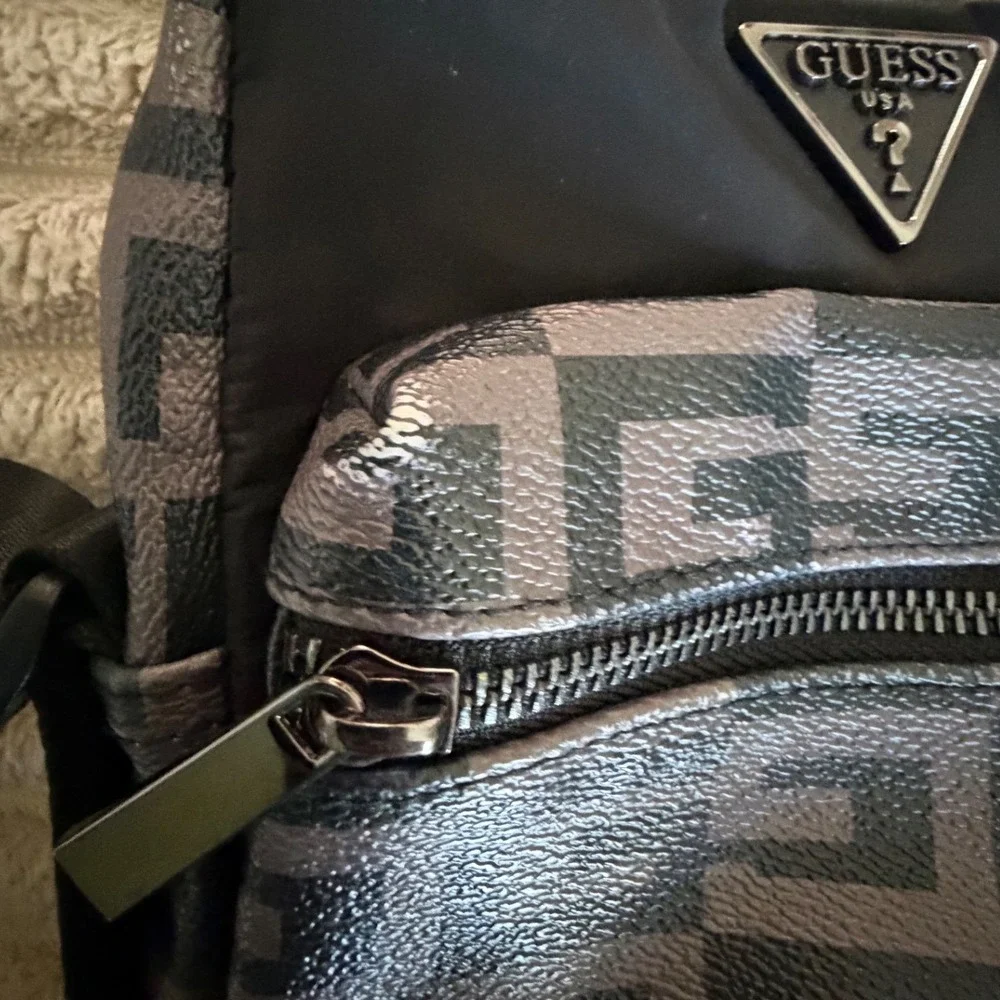 Guess USA Crossbody Messenger Bag Grey Black Geometric Logo‎ Red Stripe Small